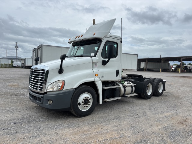 2019 Freightliner Cascadia 125 6x4 T/A Day Cab Truck Tractor