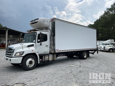 2017 Hino 338 4x2 26 ft Gekoelde Vrachtwagen