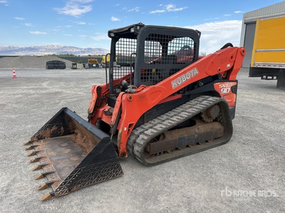 Kubota SVL90 を見 Compact Track Loader