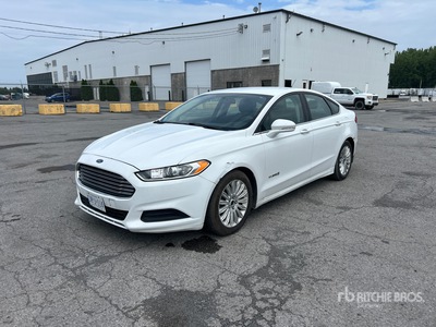 2015 Ford Fusion SE Hybrid Automobile