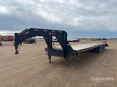 2014 PJ 35 ft Tri/A Gooseneck Equipment Trailer