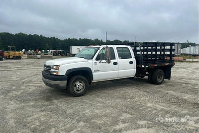 2005 Chevrolet SILVERADO 3500 4x4 Crew Cab شاحنة مسطحة (Inoperable)