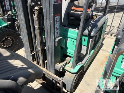 2019 Mitsubishi FB16PNT 2700 lb Carretilla Elevadora Eléctrica