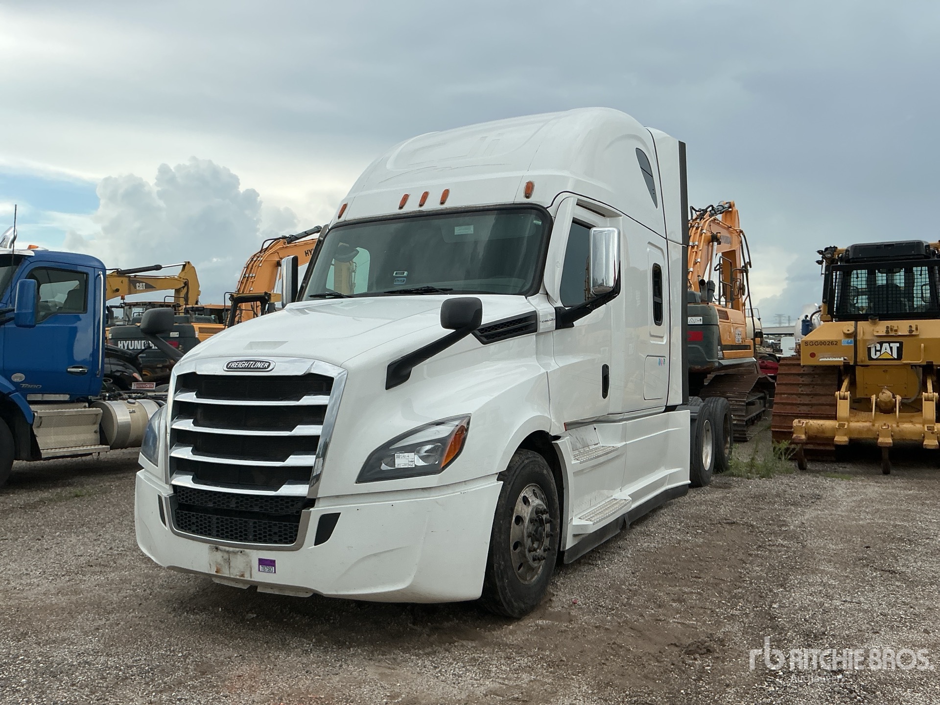 2020 Freightliner Cascadia 126 6x4 T/A Sleeper Truck Tractor