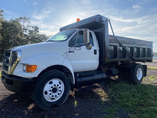 2015 Ford F-750 XL Super Duty 4x2 S/A Dump Truck