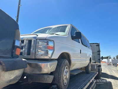 2014 Ford Econoline E-350 12 Passenger Van