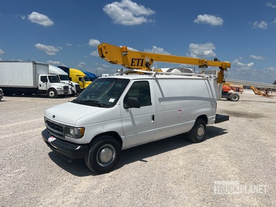 2001 Ford E350 4x2 w/lift Van Truck