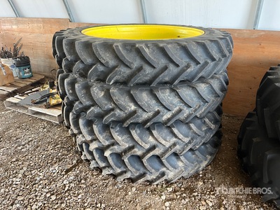 Quantity of (4) Firestone 320/90R46 Rims & Opony