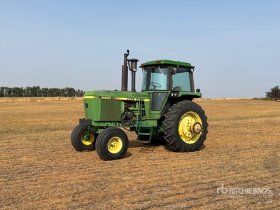 1980 John Deere 4440 2WD Tractor Agrícola