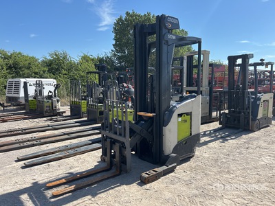 2017 Crown RR5725 6095 lb Electric Forklift