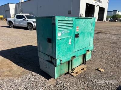 Cummins DKAF-5563128 25 kW Skid-Mounted Generador