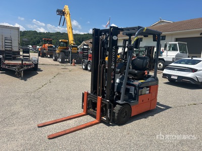 2023 Toyota 8FBES15U 2800 lb Chariot Élévateur Électrique