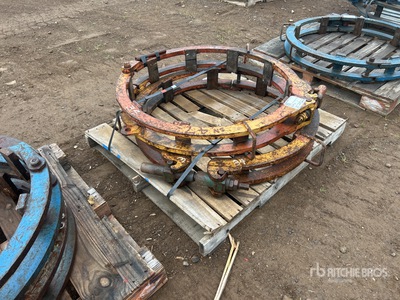 Quantity of (2) 34 in Pipe line up clamps Pipe
