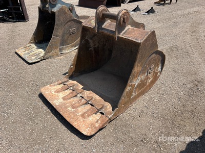 HE 48 in Cleanup Excavator Bucket