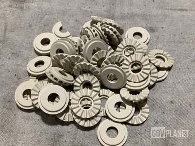 (8,600) 16807756 Cres Studs