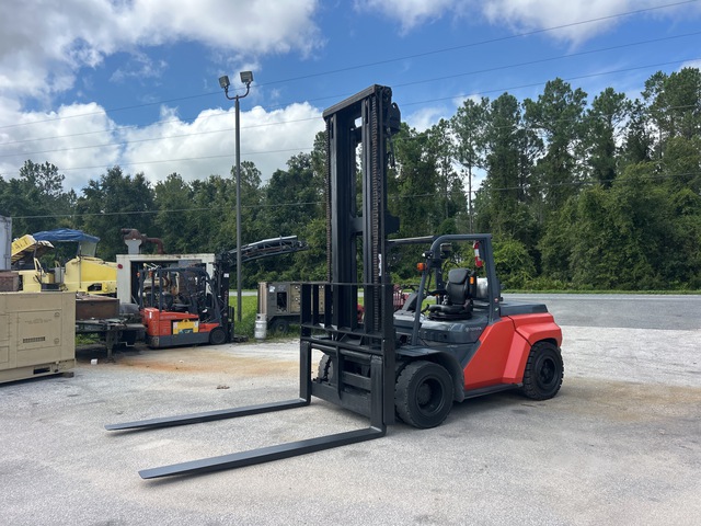 2015 Toyota 8FG80U 15500 lb Pneumatic Tire Forklift