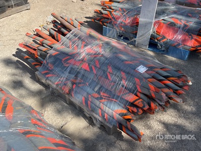 Quantity of (50) Various Roll-Up علامات الطريق