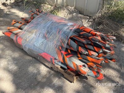 Quantity of (50) Various Roll-Up علامات الطريق