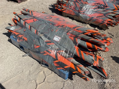 Quantity of (50) Various Roll-Up علامات الطريق
