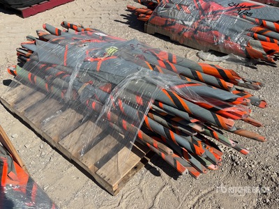 Quantity of (50) Various Roll-Up علامات الطريق