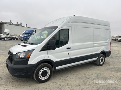 2022 Ford Transit 250 バン
