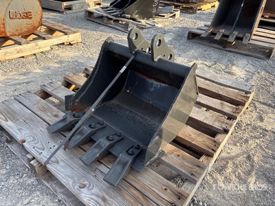 18 in Digging Excavator Bucket