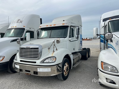 2005 Freightliner Columbia 120 6x4 Cabeza Tractora Cabina Dormitorio (Inoperable)