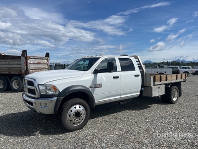2017 Ram 5500 4x4 Crew Cab Camion à Plateau