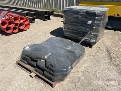 Quantity of (60) Pallets of Navigator Bases 交通制御