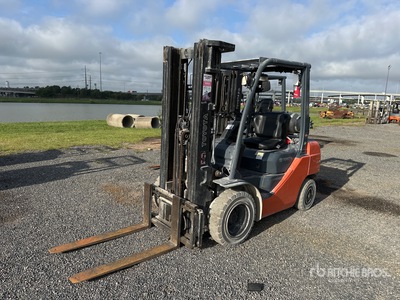 2018 Toyota 8FGU25 4500 lb Pneumatic Tire Chariot Élévateur