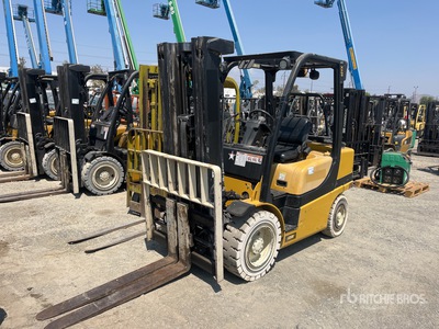 2015 Yale GLP060VX 5700 lb Pneumatic Tire Forklift