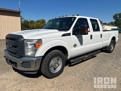 2014 Ford F-250 XL 4x2 Crew Cab بيك اب