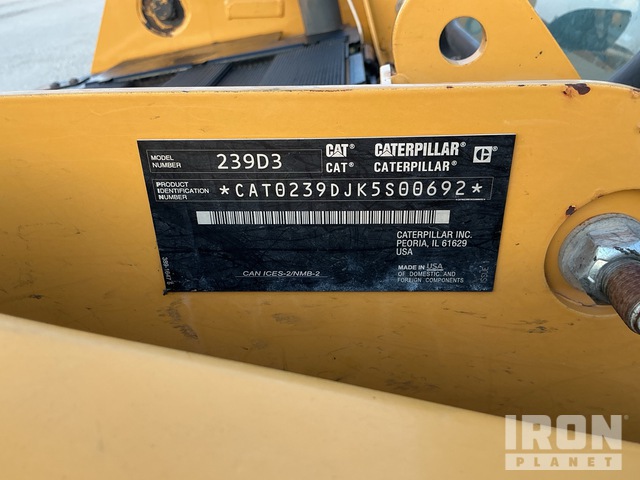 MINI CARGADOR SOBRE ORUGAS 2021 CATERPILLAR 239D3