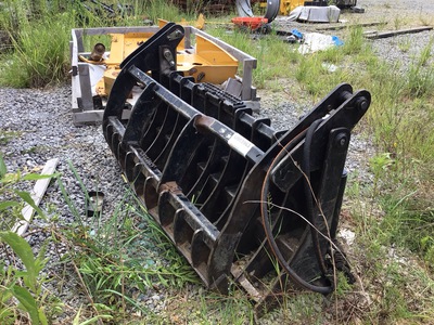 2021 Land Pride SGC2072 72 in Skid Steer Grapple (Inoperable)