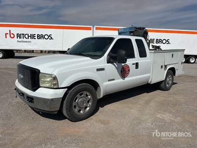 2007 Ford F-250 XL 4x2 Extended Cab Utility Truck