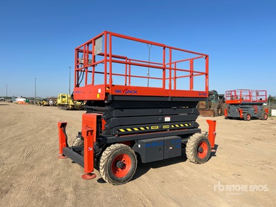 Skyjack SJ7135RT 4x4 Gasoline Scissor Lift