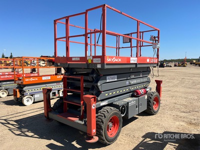 2013 Skyjack SJ7135 RT 4x4 Dual Fuel Scissor Lift