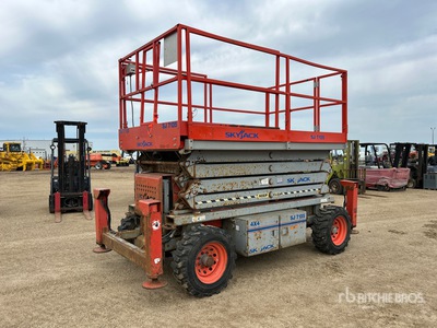 2007 Skyjack SJ7135 4x4 Dual Fuel Scissor Lift