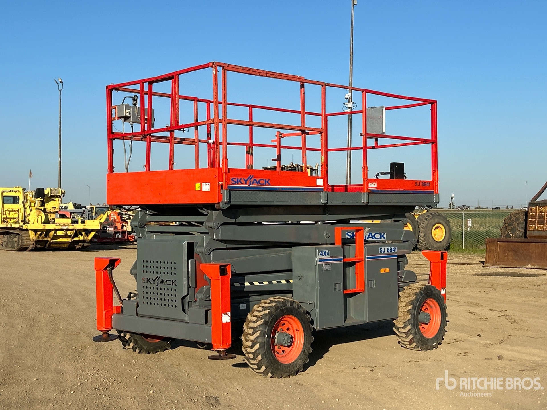 2007 Skyjack SJ8841 4x4 Dual Fuel Elevador de tijera
