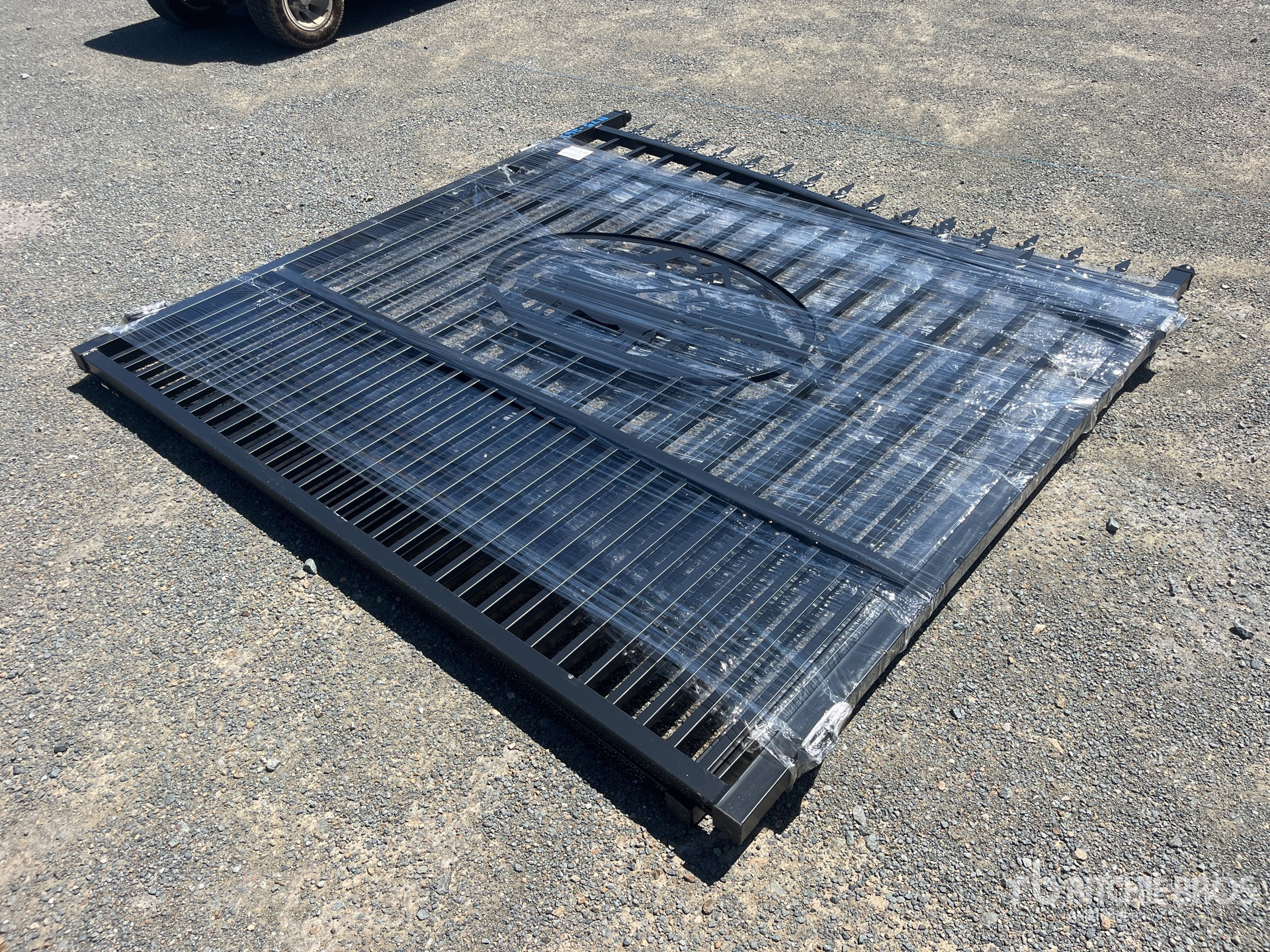 Suihe 14 ft Wrought Iron Bi-Parting Driveway Gate (Unused)
