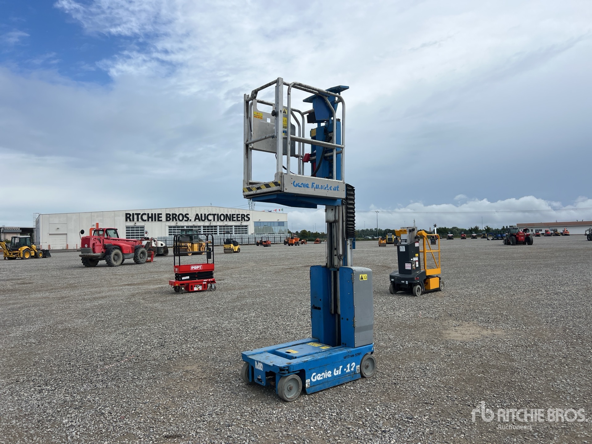 2015 Genie GR-12 Vertical Mast Lift