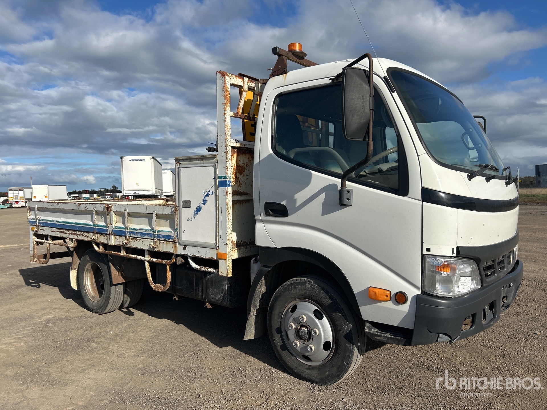 2003 Hino Dutro U404 4x2 Pritsche-Lkw
