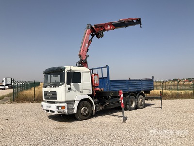 Fassi F260XP Articulated Boom on 1999 MAN 26.414 FNLL Flatbed Truck with Crane