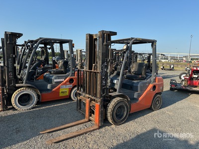 2018 Toyota 8FGU25 4500 lb Pneumatic Tire Forklift