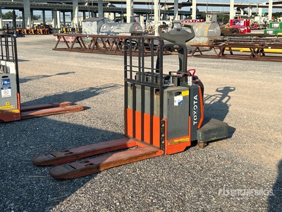 2022 Toyota 8HBE30 6000 lb Electric Pallet Jack