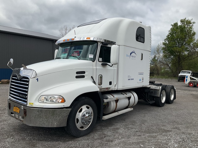 2000 Mack CXN613 Vision 6x4 T/A Sleeper Truck Tractor