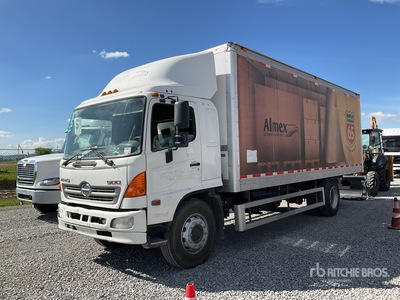 2016 Hino 1524 Camion con Caja Seca / Furgoneta caja cerrada