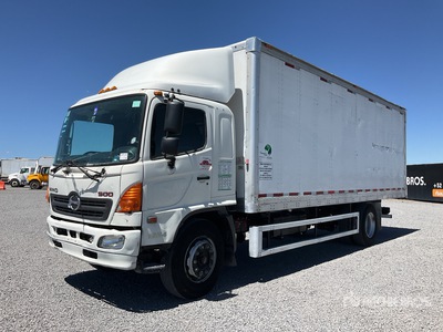 2016 Hino 1524 Camion con Caja Seca / Van Truck