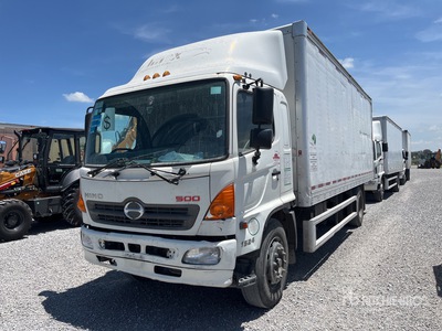 2016 Hino 1524 4x2 Camion con Caja Seca / Van Truck