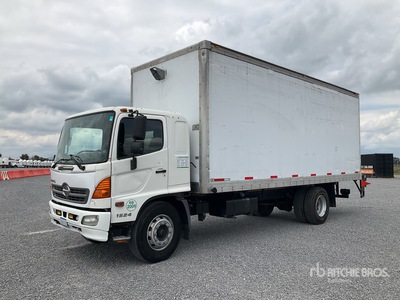 2015 Hino 1524 4x2 Camion con Caja Seca / Camion fourgon
